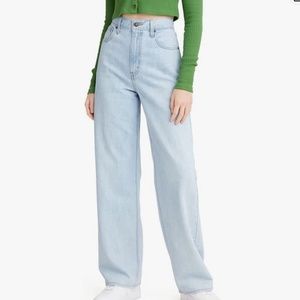 worn once! Levi's High Waisted Straight